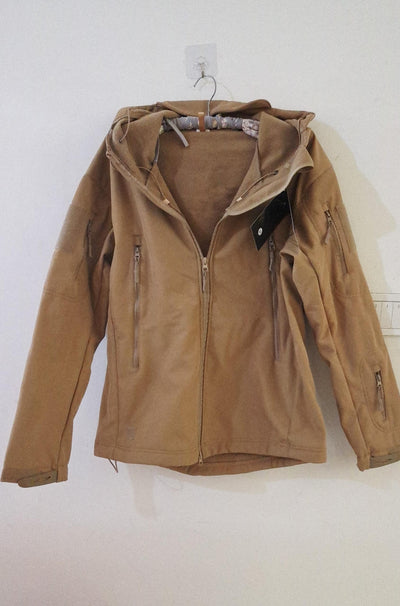 Chaqueta Impermeable y Resistente al Viento - Image 9
