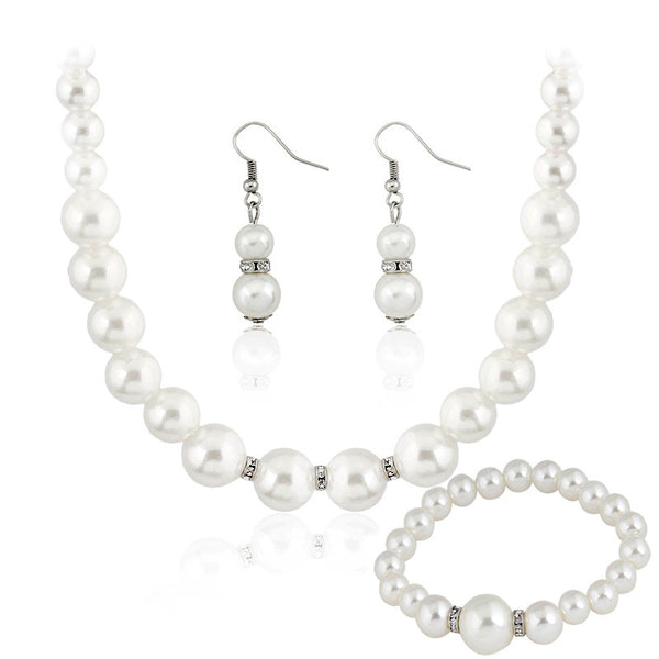 Conjunto de Tres Piezas: Collar, Aretes y Pulsera de Perlas