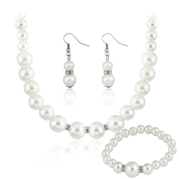 Conjunto de Tres Piezas: Collar, Aretes y Pulsera de Perlas