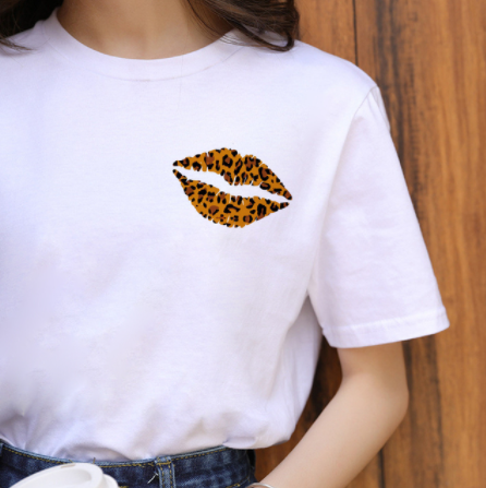 Blusa Estampada con Leopardo y Labios - Estilo Western Casual para Mujer - Image 33