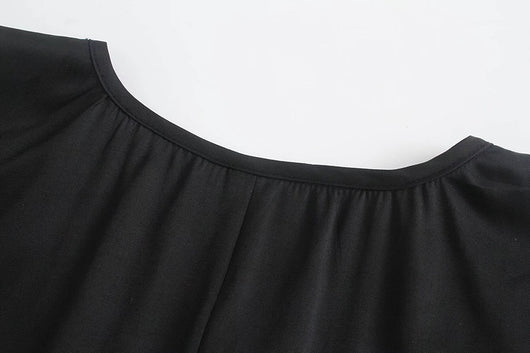 Vestido Corto de Manga Larga con Paneles Superpuestos - Image 11