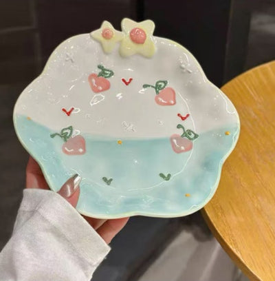 Plato para Desayuno de Cerámica Artesanal con Relieve Floral Pintado a Mano - Image 13