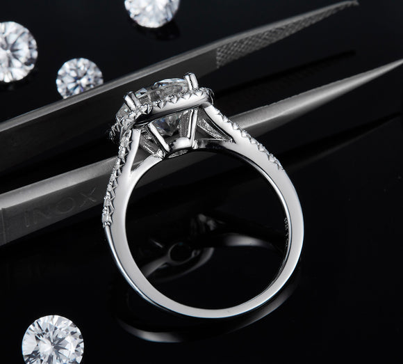 Anillo de Moissanita con Baño de Oro Blanco para Mujer