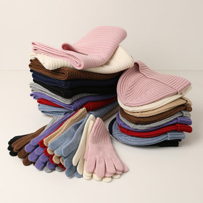 Conjunto de Abrigo Invernal: Gorro, Bufanda y Guantes en Lana para Mujer - Image 2