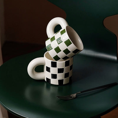 Taza de Cerámica a Cuadros con Asa Ergonómica - Image 13