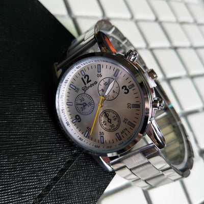 Reloj de Acero con Correa de Metal y Seis Esferas - Image 5