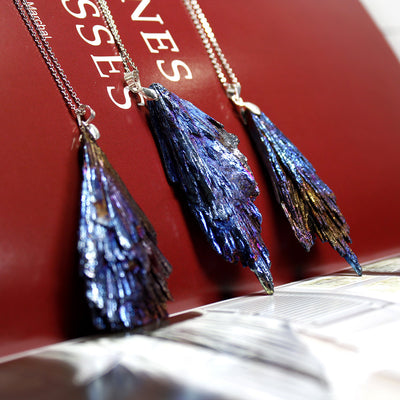 Dije Pluma de Pavo Real Azul con Enchapado de Turmalina - Image 9