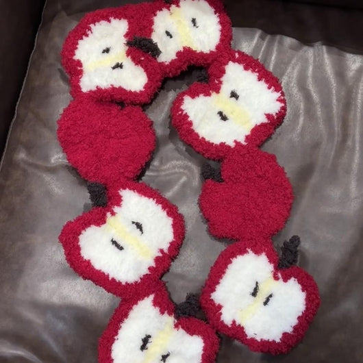 Bufanda Navideña Otoño-Invierno con Diseño de Manzana Tejida - Image 7