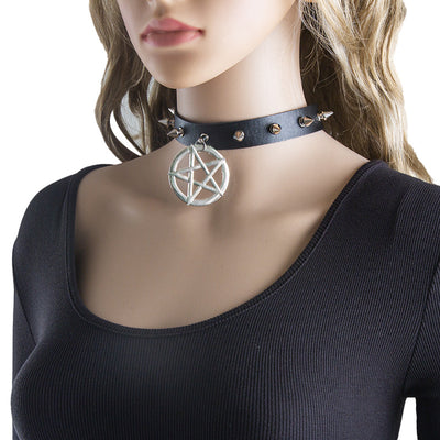 Choker de Cuero Negro Ajustable con Encaje - Image 2