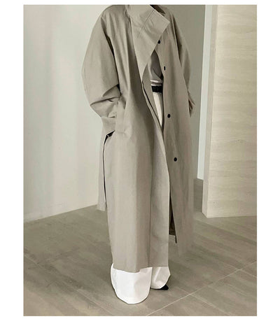 Gabardina Larga de Cuello Alto con Diseño Versátil y Elegancia Contemporánea - Image 28