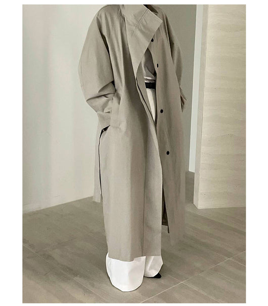 Gabardina Larga de Cuello Alto con Diseño Versátil y Elegancia Contemporánea - Image 28
