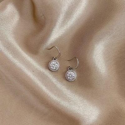 Aretes Moissanita Redondos de Cuatro Puntas - Image 15