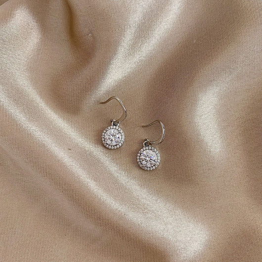 Aretes Moissanita Redondos de Cuatro Puntas - Image 15