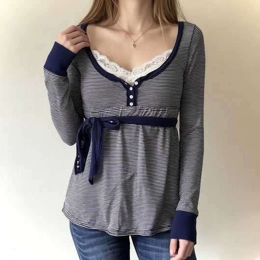Blusa Rayada de Cintura Alta con Detalle de Encaje y Manga Larga Versátil - Image 3