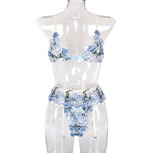 Conjunto de Lencería de Tres Piezas con Encaje Bordado para Verano - Image 6
