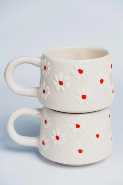 Set de Tazas Artesanales Blancas con Flores para Cocina Acogedora - Image 3