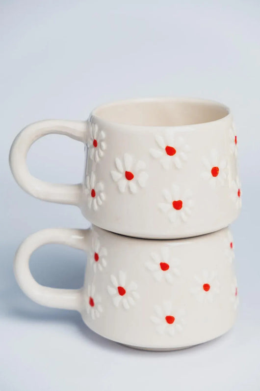 Set de Tazas Artesanales Blancas con Flores para Cocina Acogedora - Image 3