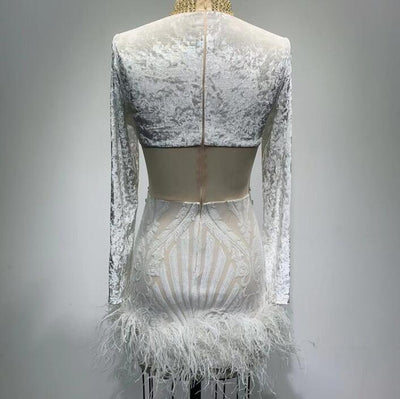 Vestido Ajustado Manga Larga con Diamantes y Plumas - Image 7