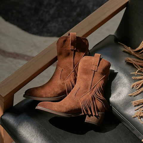 Botas de Tacón Grueso con Punta y Borlas - Image 6