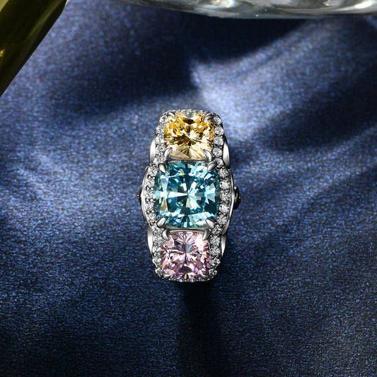 Anillo de Diamante Fancy Amarillo y Azul de 4 Quilates con Incrustaciones - Image 2