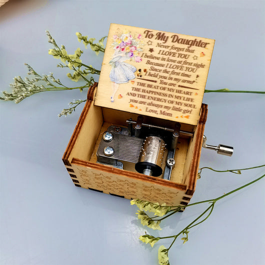 Caja de Música Tallada en Madera con Manivela - Viaje de Chihiro - Image 13