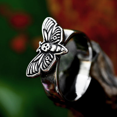 Anillo de Acero Inoxidable Estilo Retro con Diseño de Polilla para Hombre - Image 3