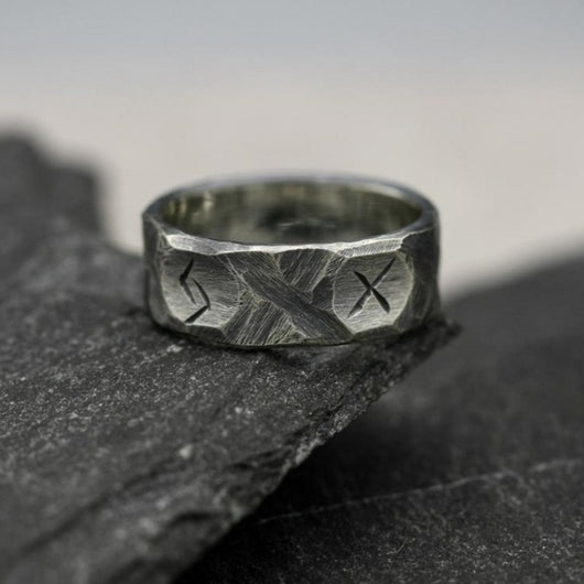 Anillo de Plata 925 con Runas Vikingas Artesanal - Estilo Retro para Hombre