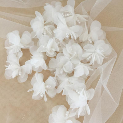 Accesorios de Flores de Encaje Perlado Hecho a Mano - Image 5