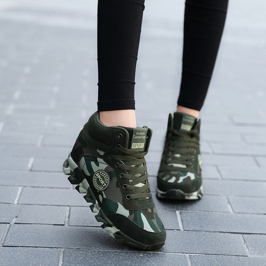 Tenis Casuales con Camuflaje y Plataforma Elevada para Mujer
