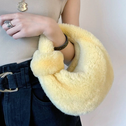 Bolso Underarm Plush Cloud con Pliegues - Image 6