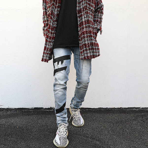 Jeans Slim Fit con Estampado Graffiti, Diseño Desgastado y Ajuste Entallado