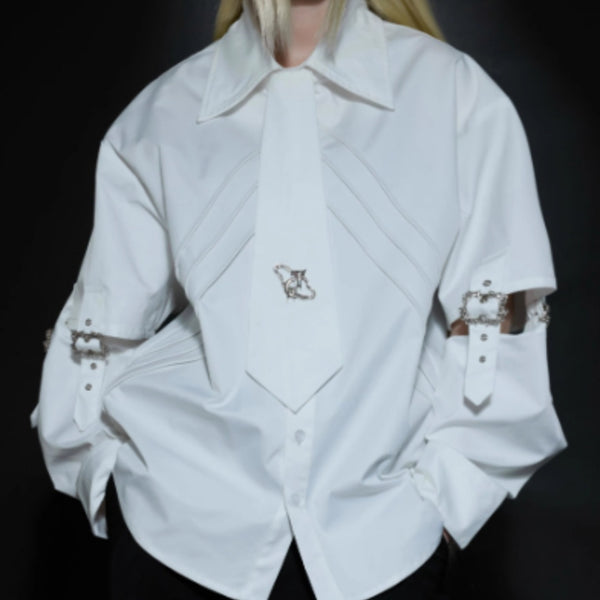 Blusa Blanca con Diseño de Cortes y Costuras Desconstruidas