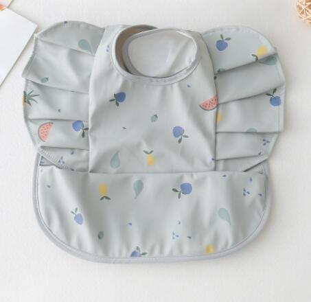 Babero Impermeable con Bolsillo Alas de Ángel para Bebé - Image 20
