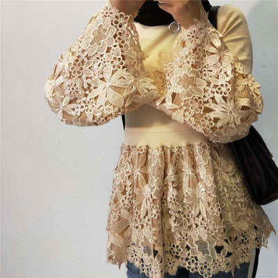 Blusa Elegante Talla Grande con Encaje y Mangas Acampanadas para Mujer - Image 4