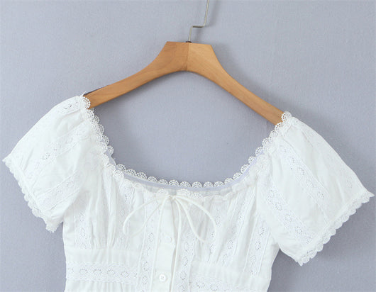 Blusa Elegante de Encaje Francés Confeccionada a Mano con Pliegues y Parches - Image 9
