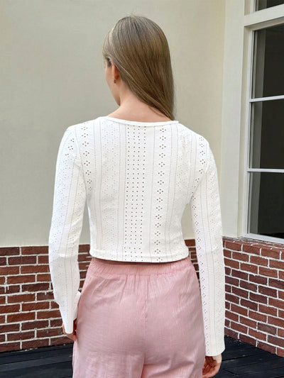 Blusa Transpirable con Detalles Calados y Mangas Largas - Image 10