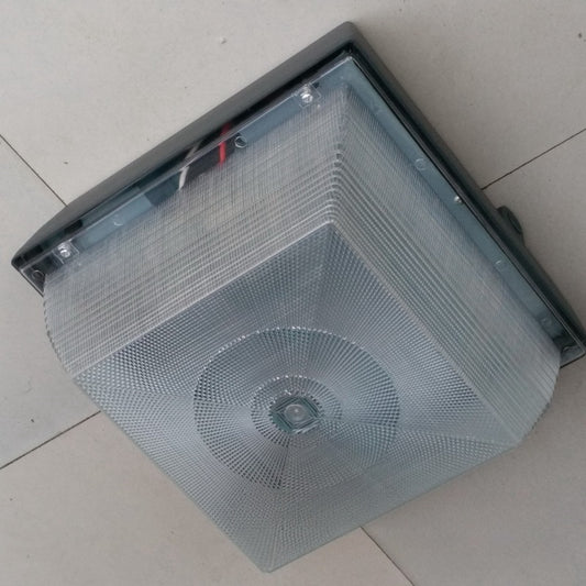 Cubierta Protectora Antibrillo PC para Luminarias de Estaciones de Peaje y Gasolineras