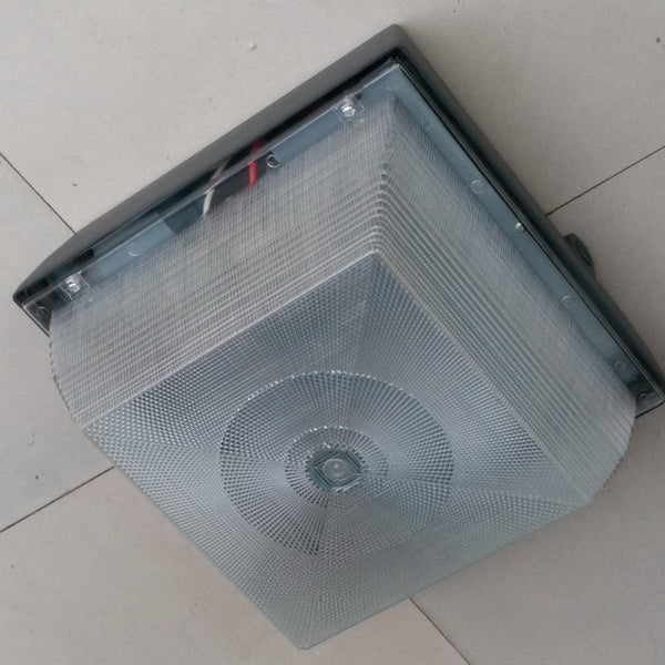 Cubierta Protectora Antibrillo PC para Luminarias de Estaciones de Peaje y Gasolineras