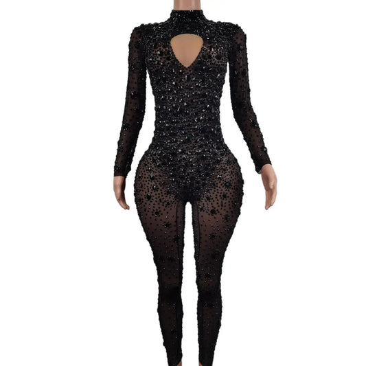 Jumpsuit de Fiesta con Detalles Brillantes y Cortes Estratégicos