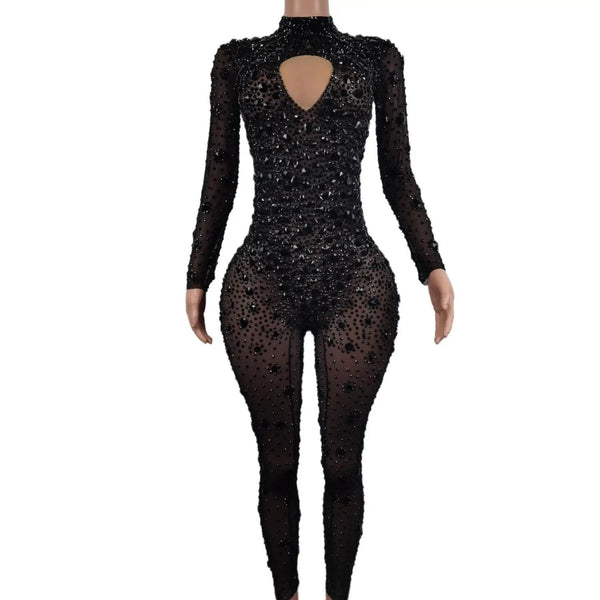 Jumpsuit de Fiesta con Detalles Brillantes y Cortes Estratégicos