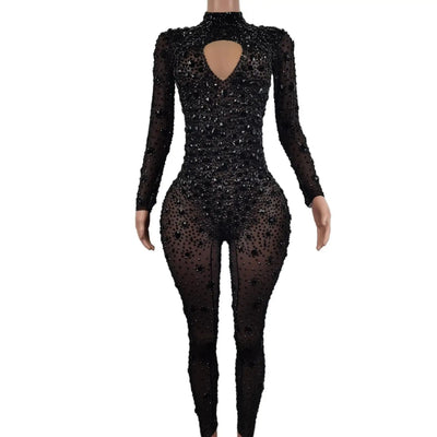 Jumpsuit de Fiesta con Detalles Brillantes y Cortes Estratégicos