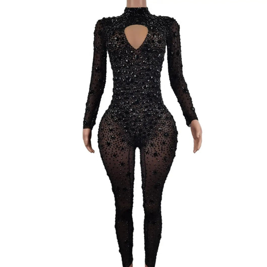 Jumpsuit de Fiesta con Detalles Brillantes y Cortes Estratégicos