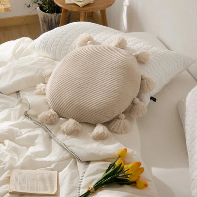 Cojín Nórdico con Borlas para Cama, Sofá y Mesita de Noche - Image 15