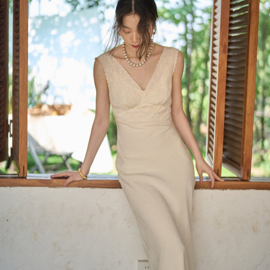 Vestido Elegante Retro Francés con Encaje Onda y Bordado, Cuello V Ajustado - Image 11