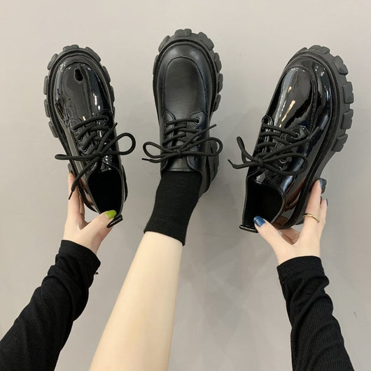 Zapatos Plataforma Estilo Universitario en Cuero Negro - Image 16