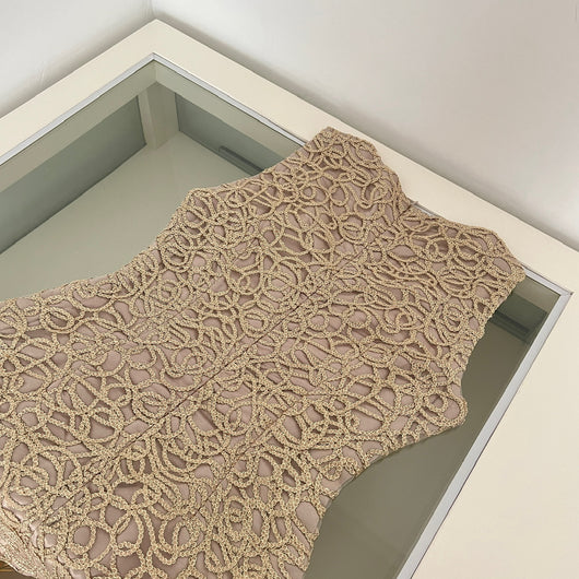 Vestido Midi Elegante Ajustado con Bordado 3D en Hilo Dorado - Image 11