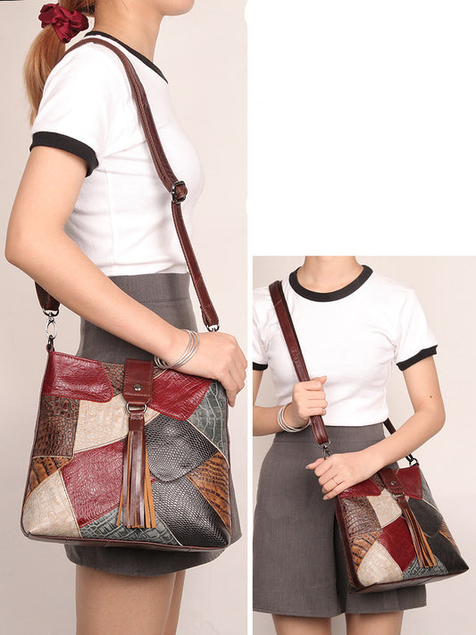 Bolso Mensajero de Cuero con Flecos - Estilo Bucket Soft - Image 2
