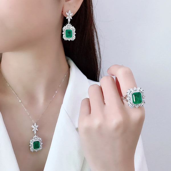 Conjunto de Aretes y Collar Rectangular en Plata con Esmeralda