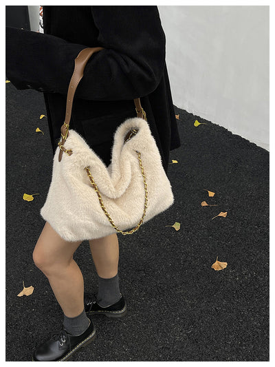 Bolsa de Hombro Grande con Pelaje para Mujer - Bolso Mensajero de Capacidad Amplia - Image 12