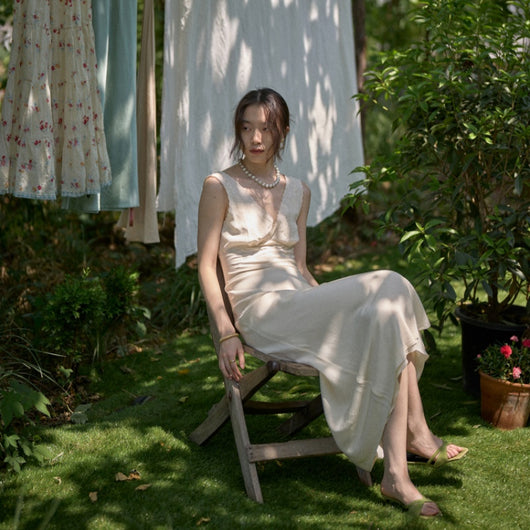 Vestido Elegante Retro Francés con Encaje Onda y Bordado, Cuello V Ajustado - Image 5